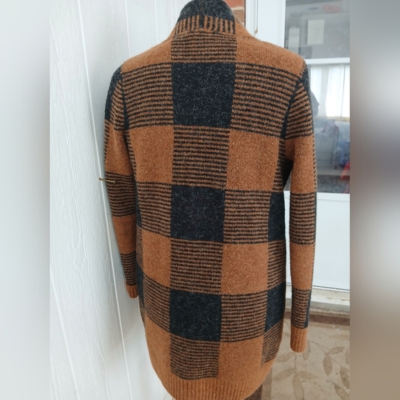 Brown and Black Oversized Cardigan Sweater - Picture 5 of 8